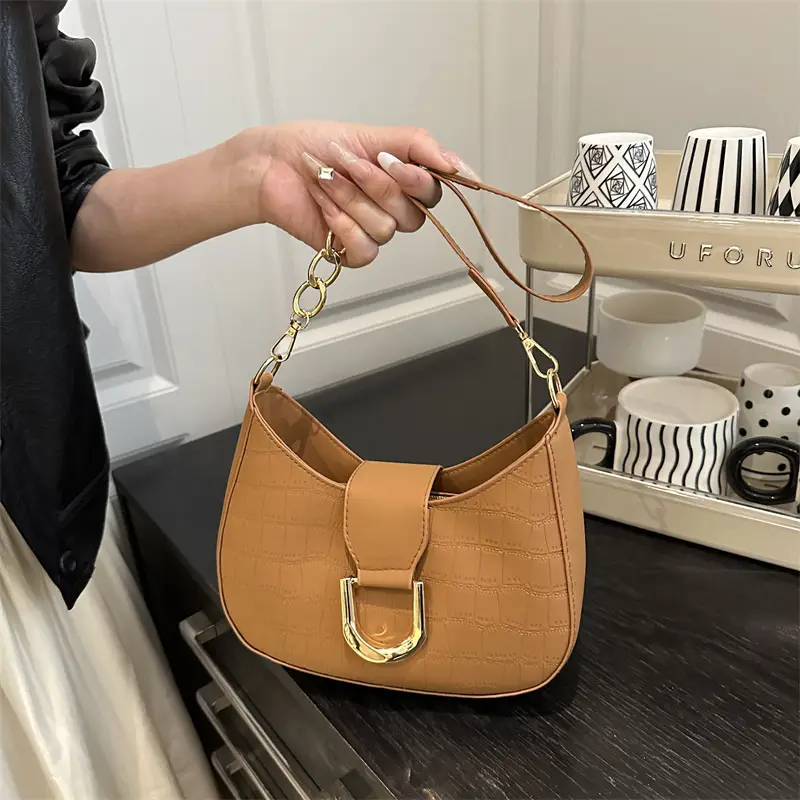 Pink Textured Shoulder Bag for Women - Image 4