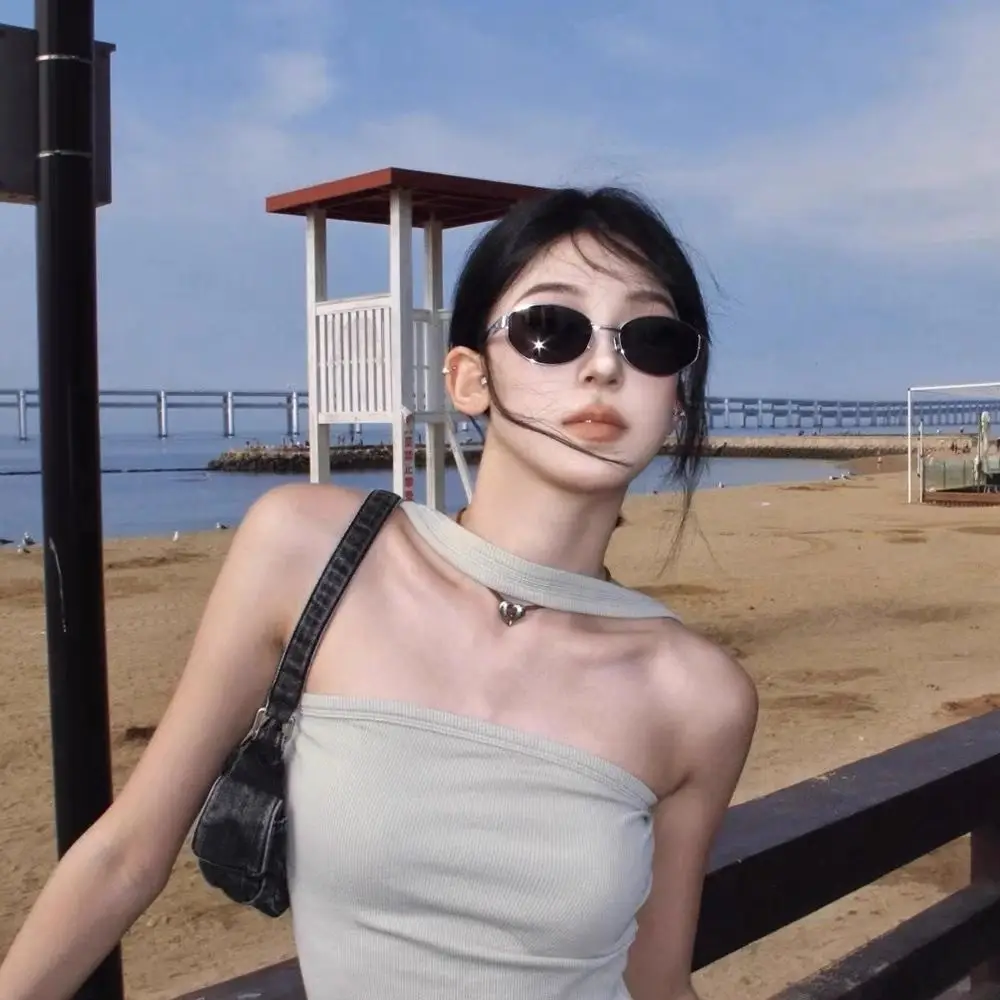Fashionable Metal Oval Sunglasses for Women — feature 2