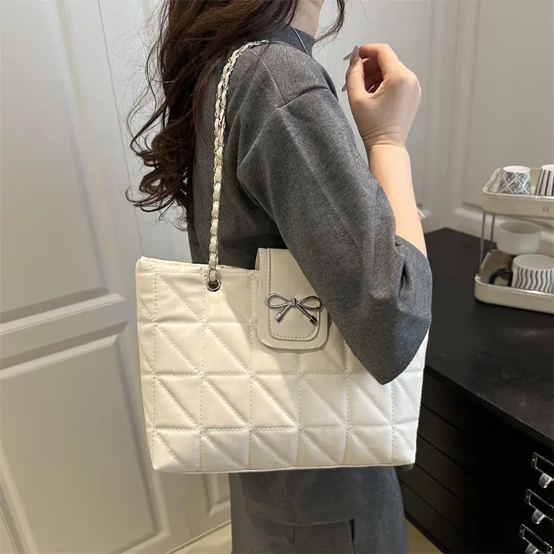 Red Rhombus Chain Shoulder Bag Large Capacity Tote