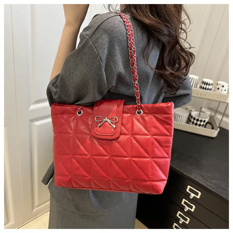 Red Rhombus Chain Shoulder Bag Large Capacity Tote — feature 19