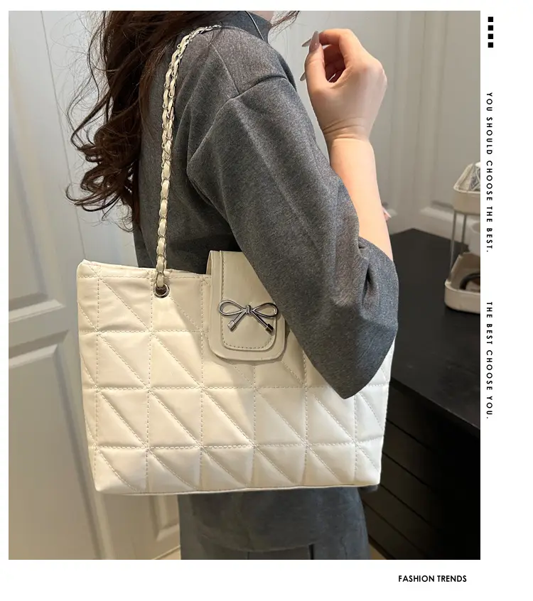 Red Rhombus Chain Shoulder Bag Large Capacity Tote — feature 2