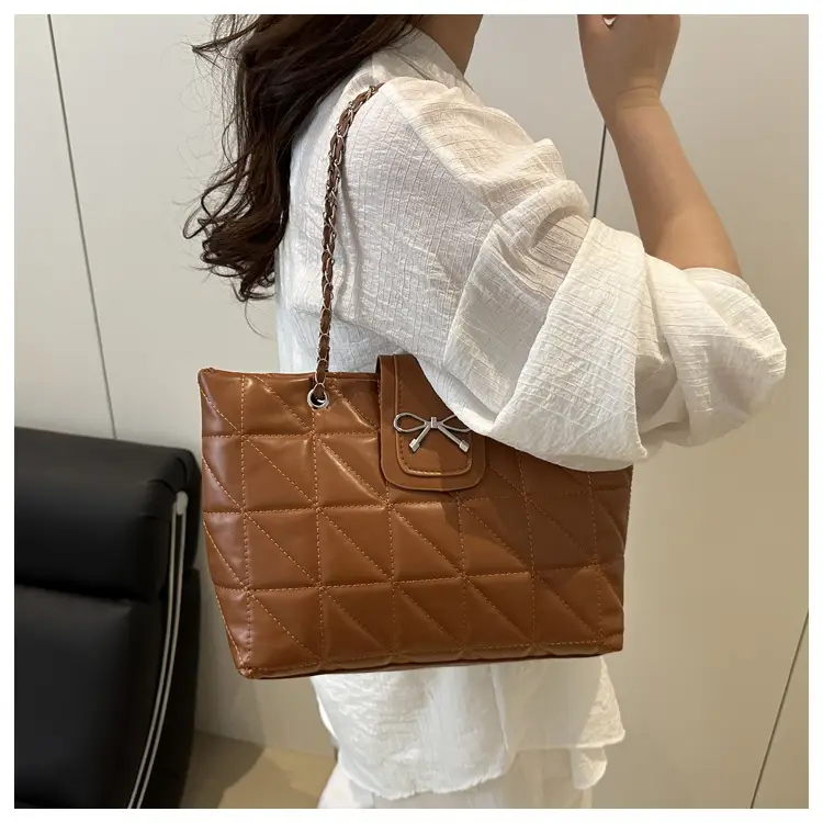 Red Rhombus Chain Shoulder Bag Large Capacity Tote — feature 24