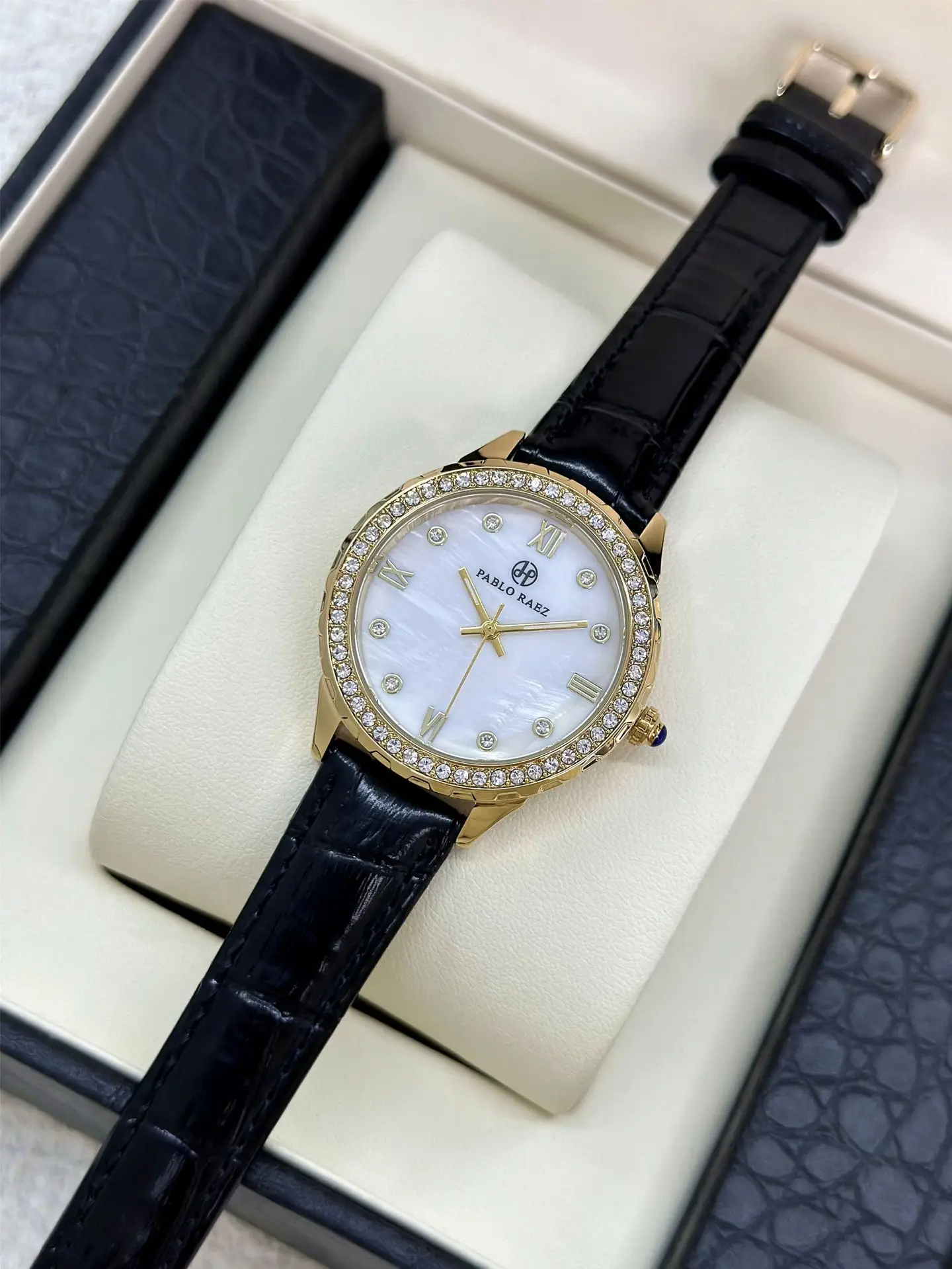 Parrot's Lady Rhinestone Watch Gold Silver Black Strap — feature 10
