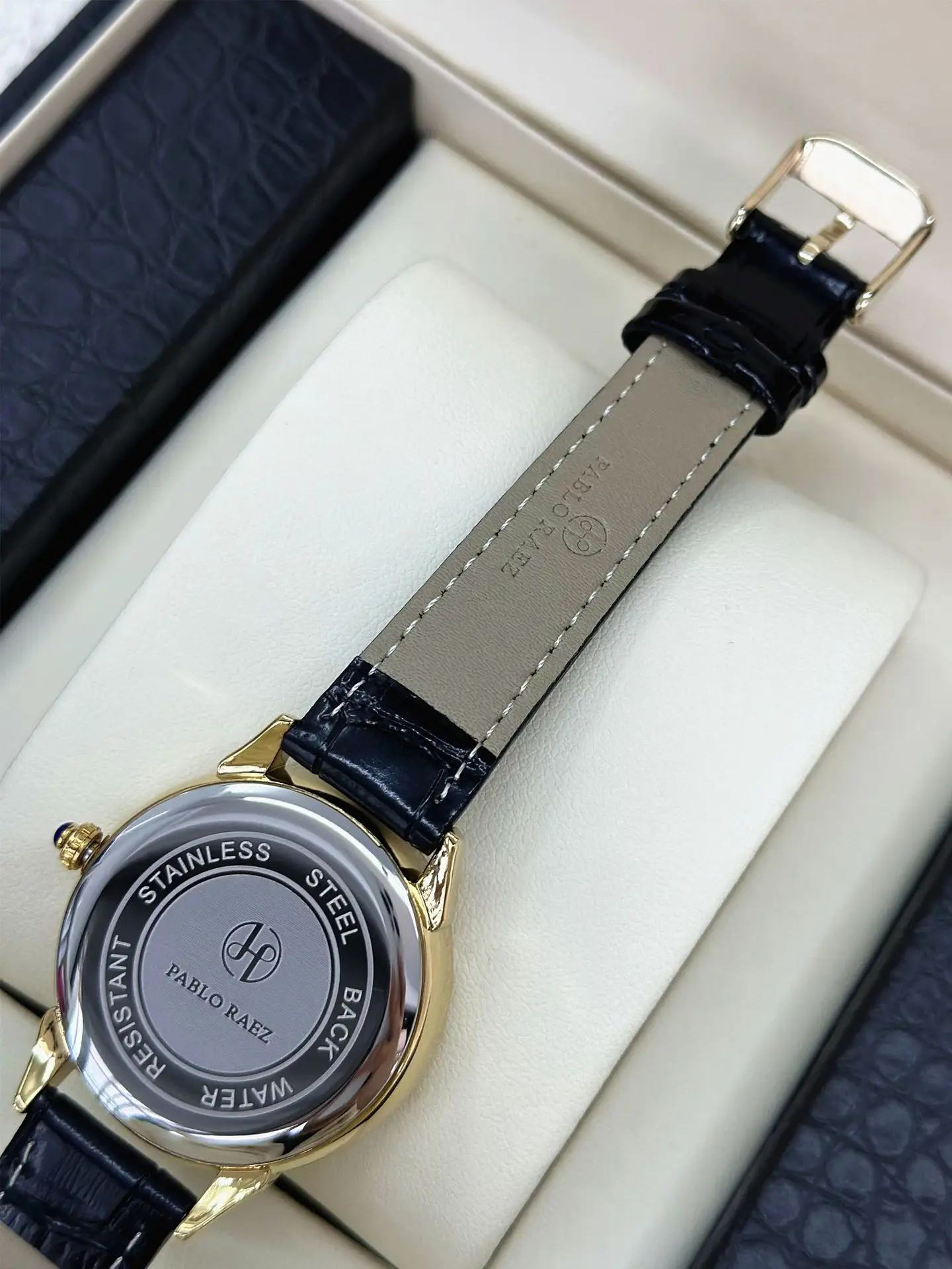 Parrot's Lady Rhinestone Watch Gold Silver Black Strap — feature 11