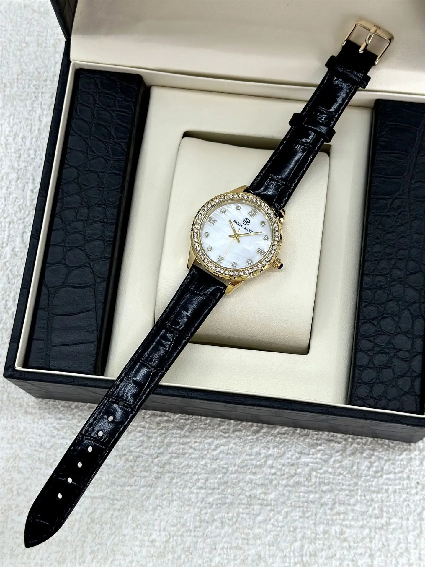 Parrot's Lady Rhinestone Watch Gold Silver Black Strap — feature 13