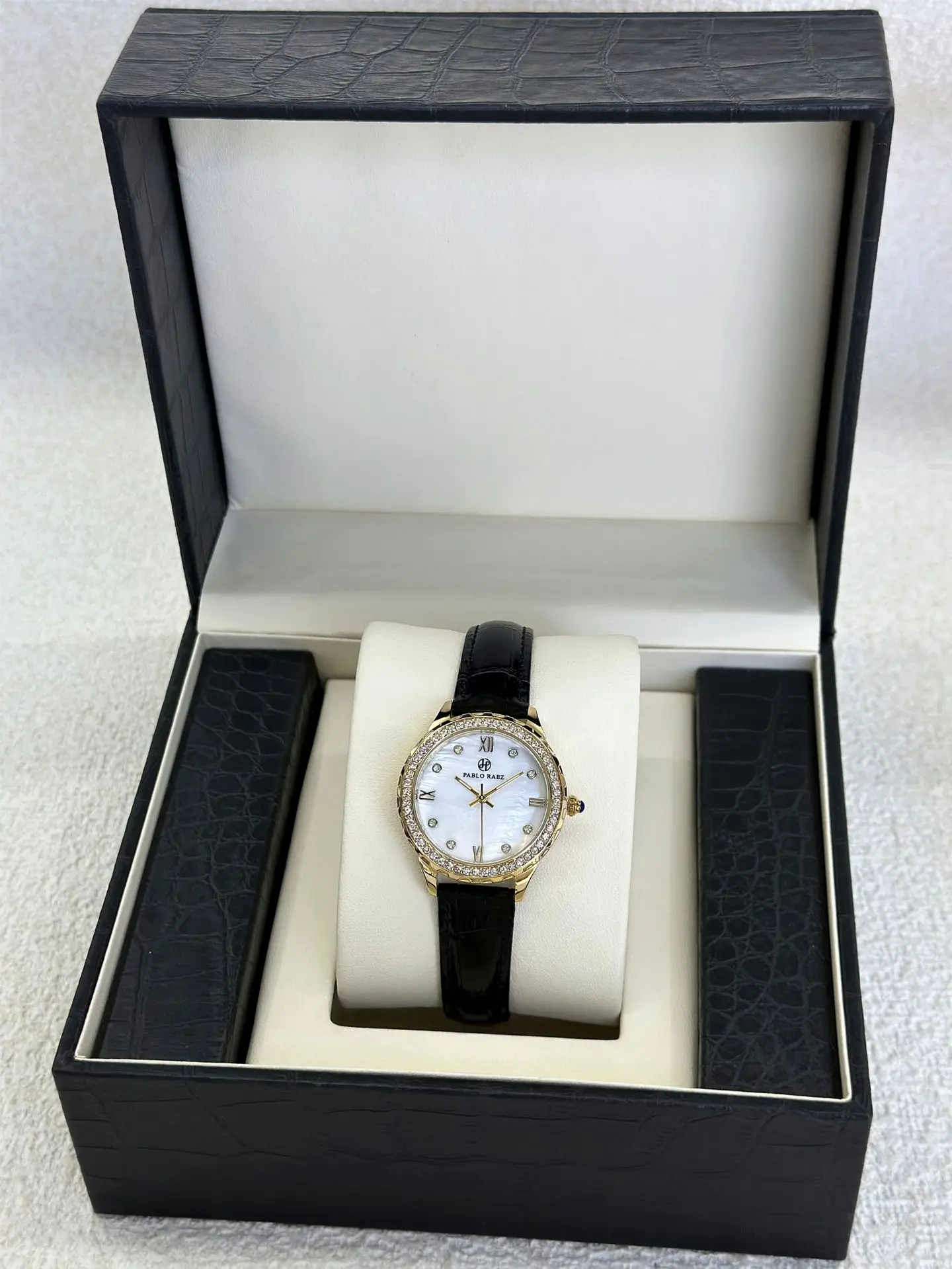 Parrot's Lady Rhinestone Watch Gold Silver Black Strap — feature 14