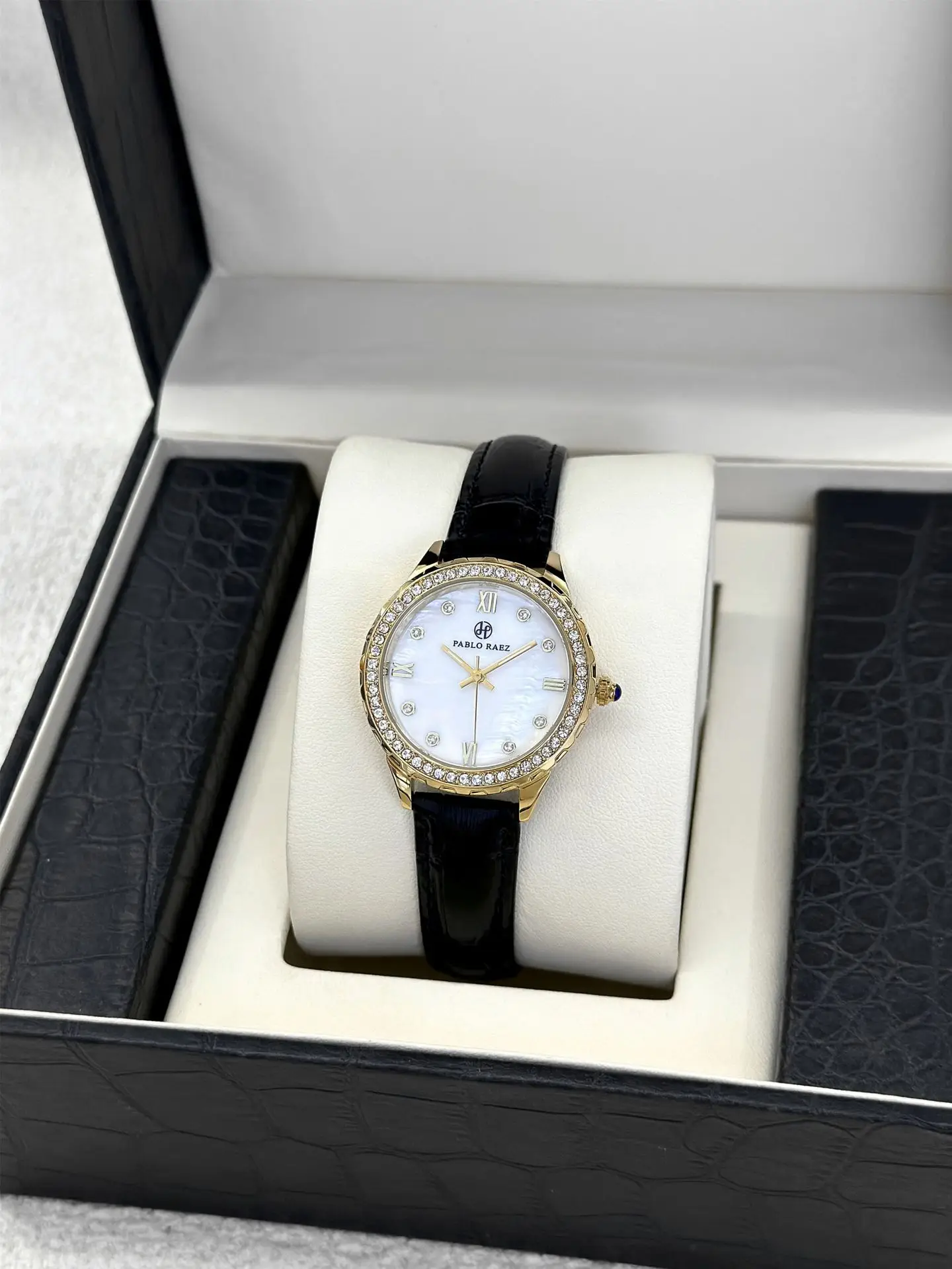 Parrot's Lady Rhinestone Watch Gold Silver Black Strap — feature 6