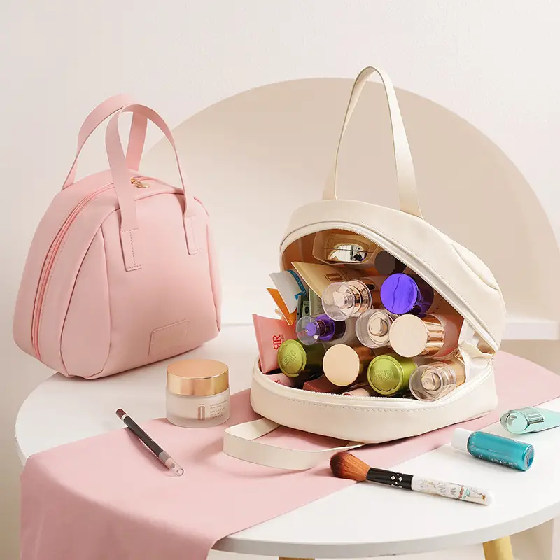 Large Capacity Waterproof Makeup Storage Bag — feature 4