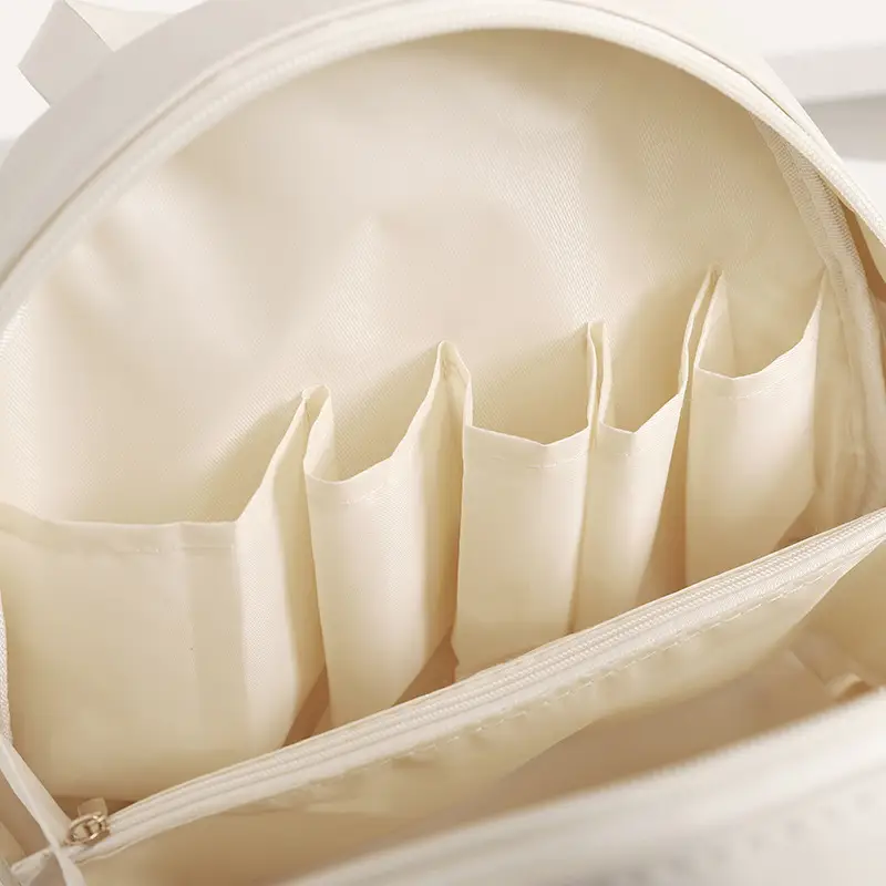 Large Capacity Waterproof Makeup Storage Bag — feature 7