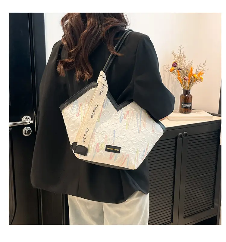 2025 White Embroidered Crossbody Bag for Women — feature 17