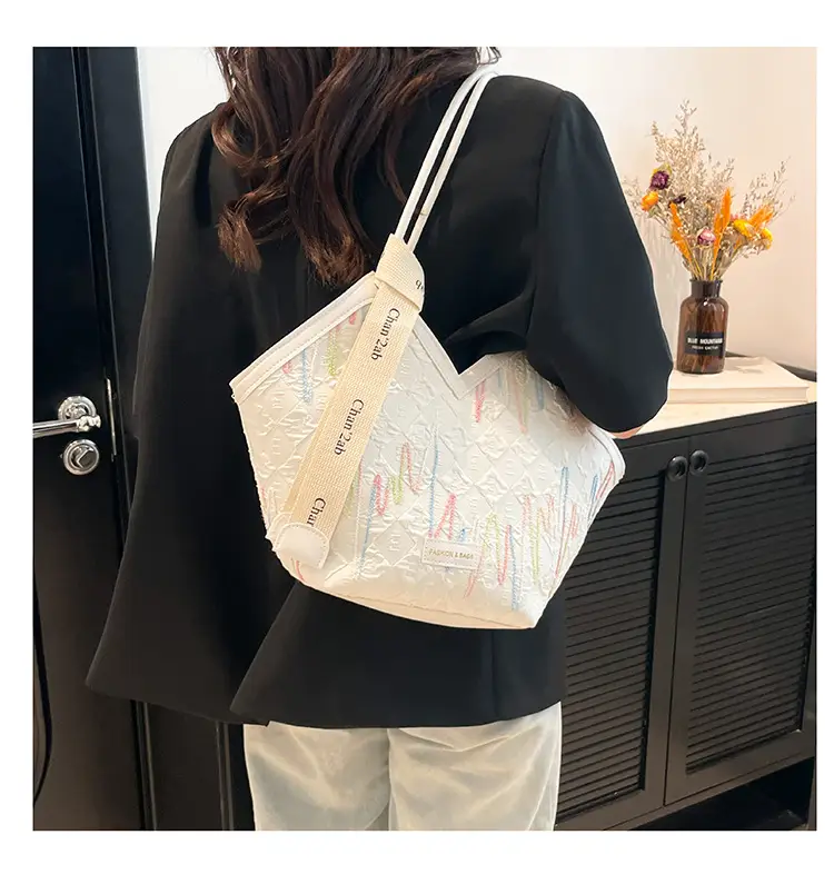 2025 White Embroidered Crossbody Bag for Women — feature 20