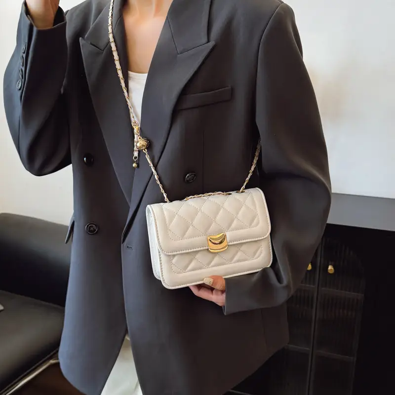 Black Quilted Chain Crossbody Bag for Women - Image 4