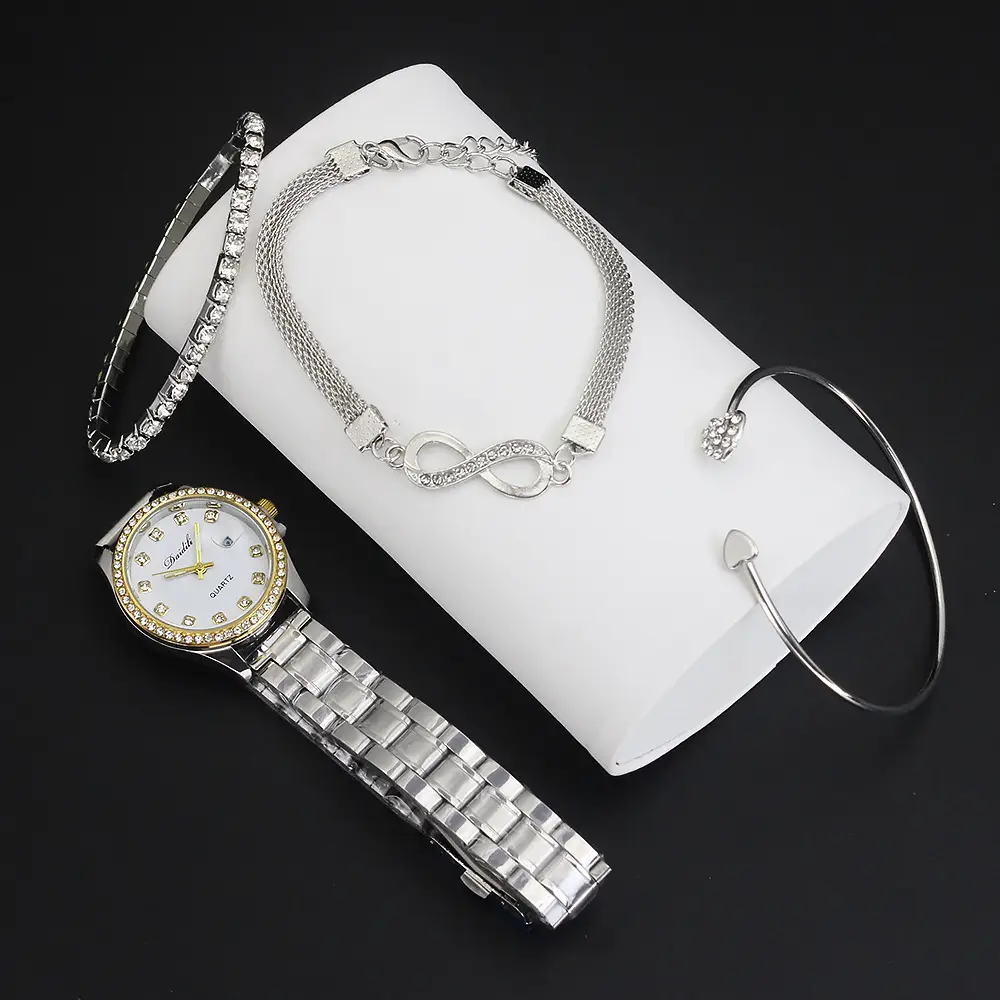 High-Looking Women's Quartz Watch Bracelet Set Gold Black — feature 16