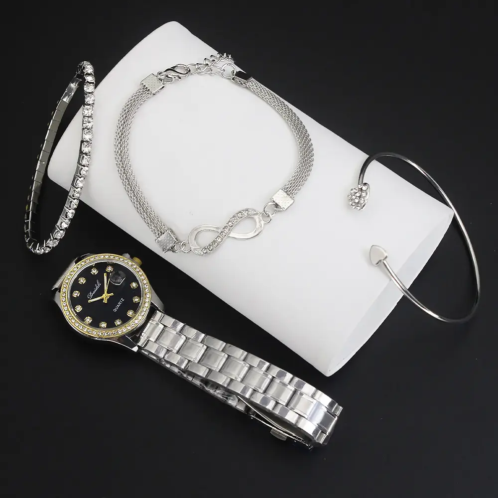 High-Looking Women's Quartz Watch Bracelet Set Gold Black — feature 17