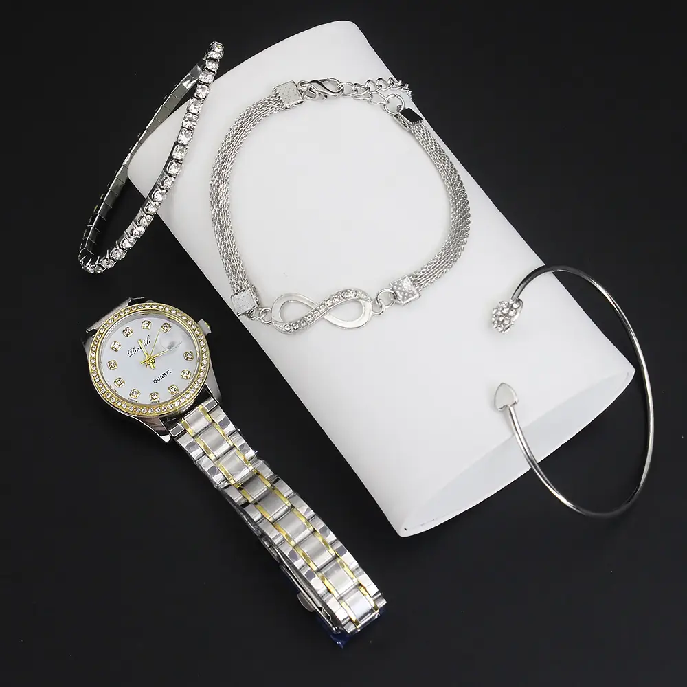 High-Looking Women's Quartz Watch Bracelet Set Gold Black — feature 18