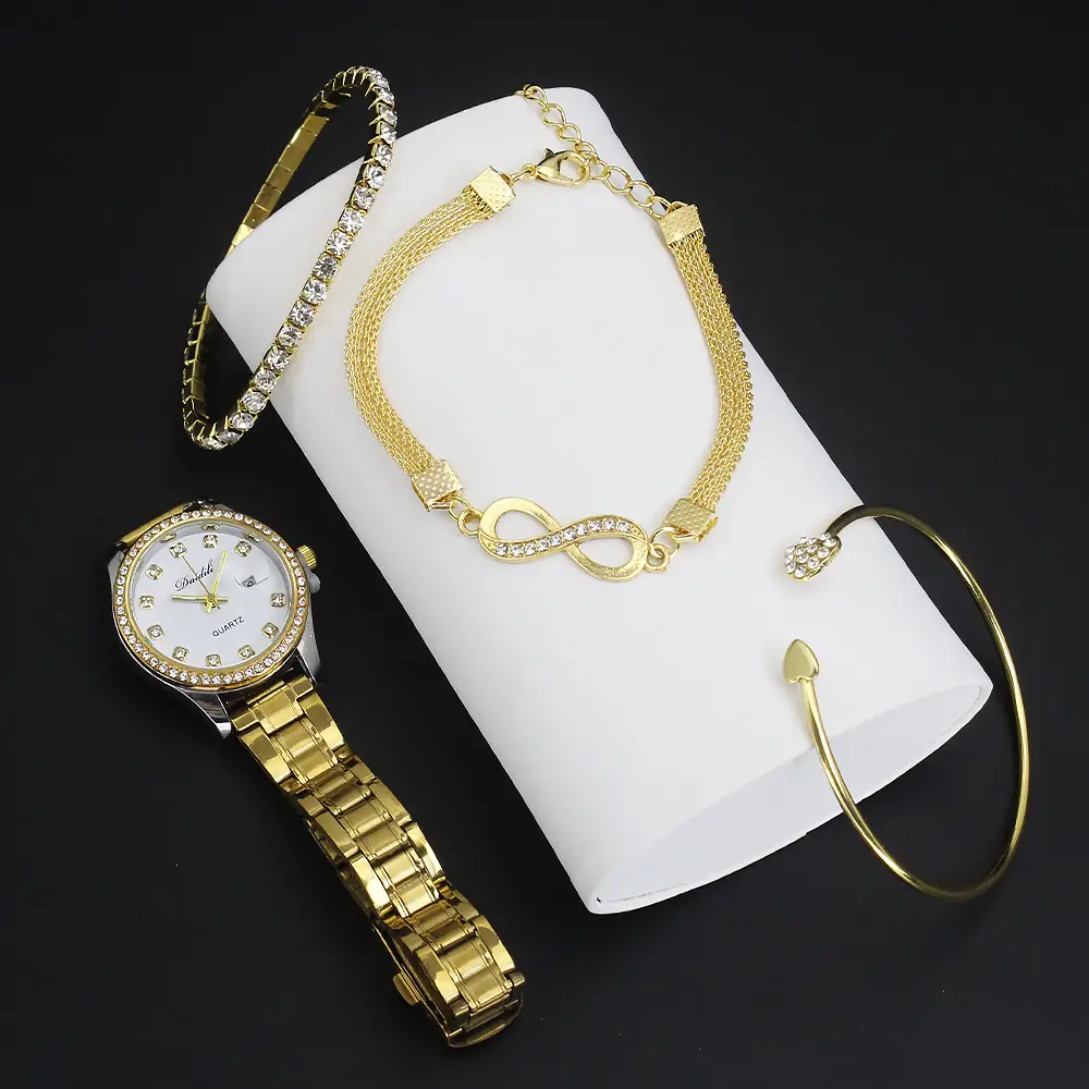 High-Looking Women's Quartz Watch Bracelet Set Gold Black — feature 20