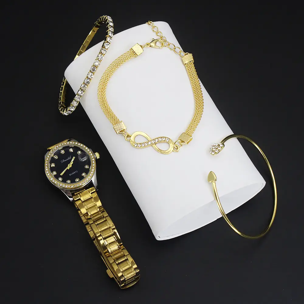 High-Looking Women's Quartz Watch Bracelet Set Gold Black — feature 21