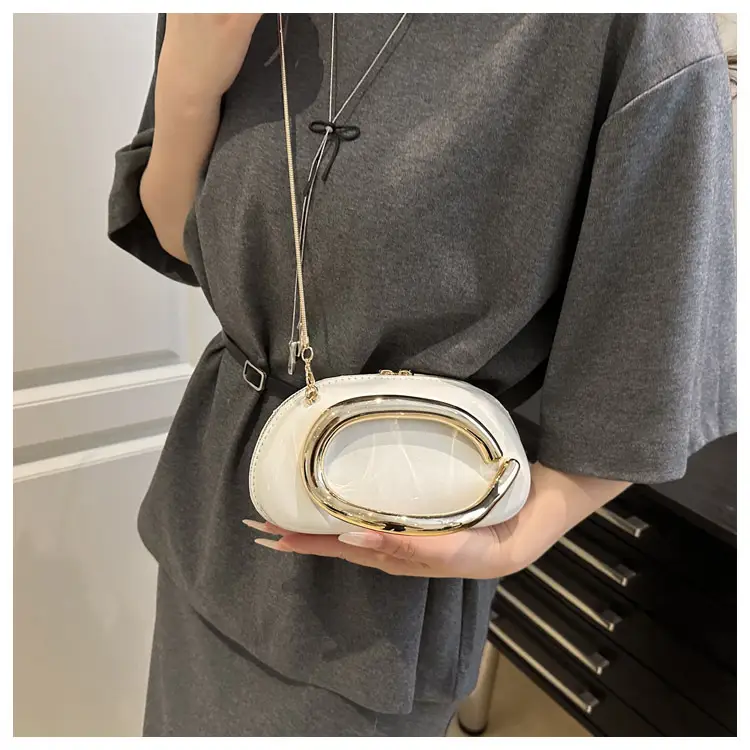 Red Korean Style Crossbody Bag with Gold Chain — feature 12