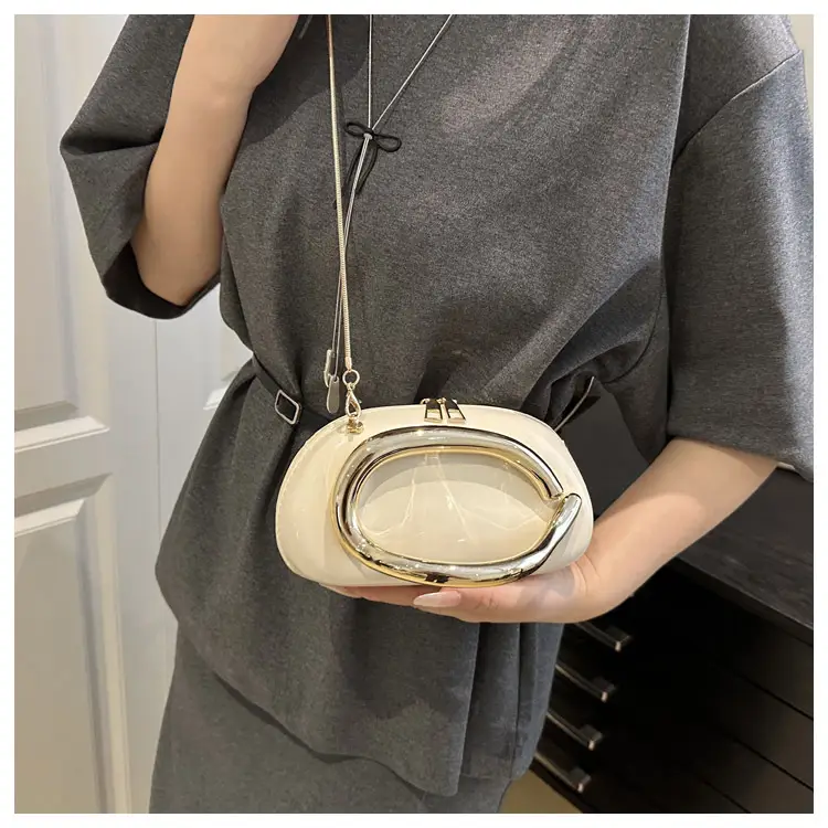 Red Korean Style Crossbody Bag with Gold Chain — feature 13