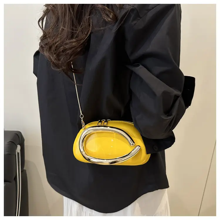 Red Korean Style Crossbody Bag with Gold Chain — feature 19