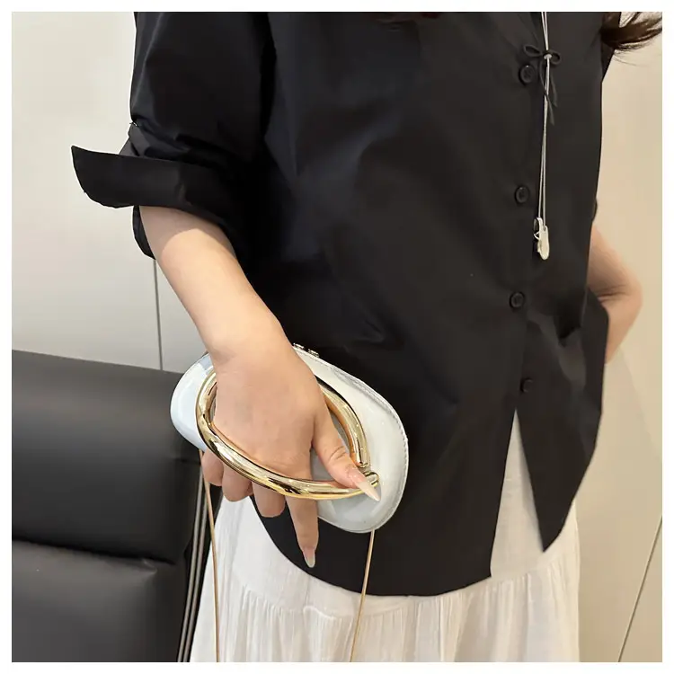 Red Korean Style Crossbody Bag with Gold Chain — feature 21