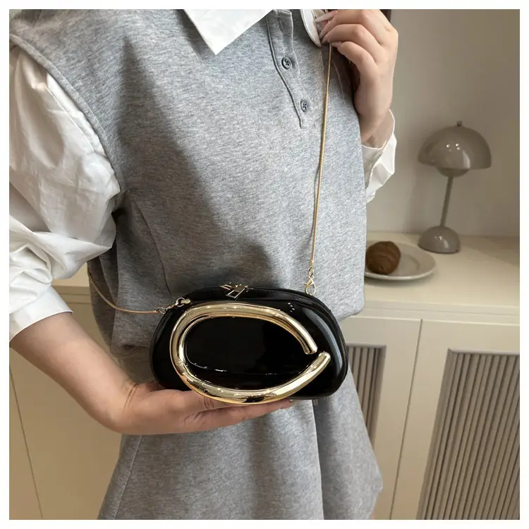 Red Korean Style Crossbody Bag with Gold Chain — feature 22