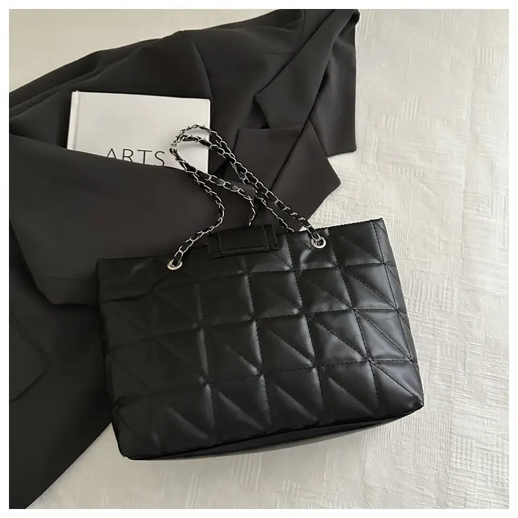 Brown Quilted Chain Tote Bag Large Capacity 2026 — feature 15