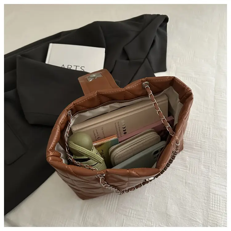 Brown Quilted Chain Tote Bag Large Capacity 2026 — feature 22