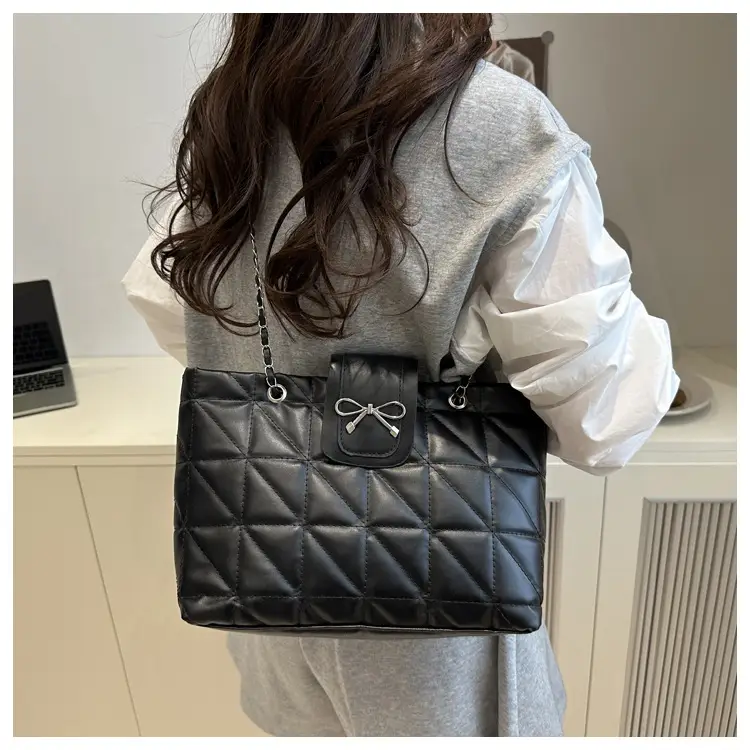 Brown Quilted Chain Tote Bag Large Capacity 2026 — feature 6