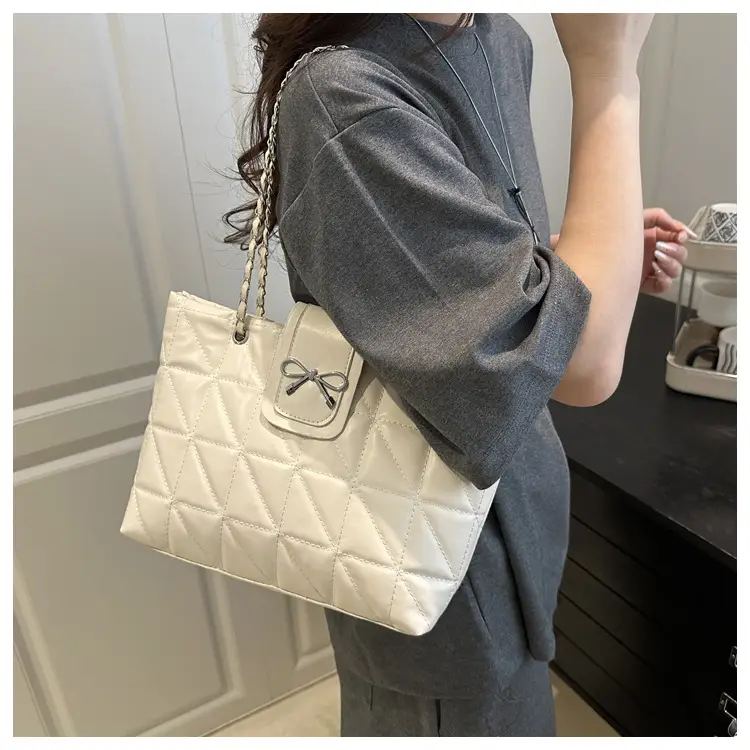 Brown Quilted Chain Tote Bag Large Capacity 2026 — feature 7