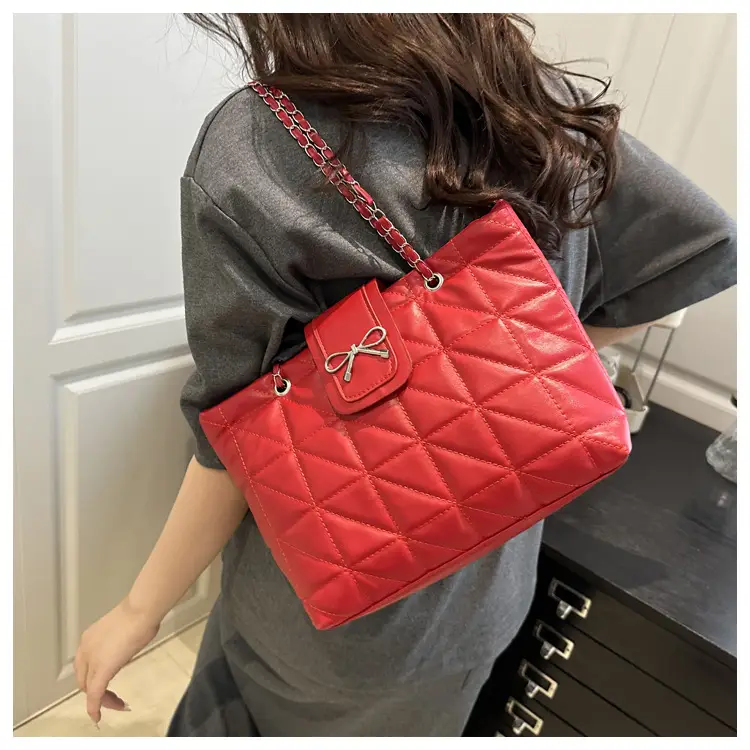 Brown Quilted Chain Tote Bag Large Capacity 2026 — feature 8