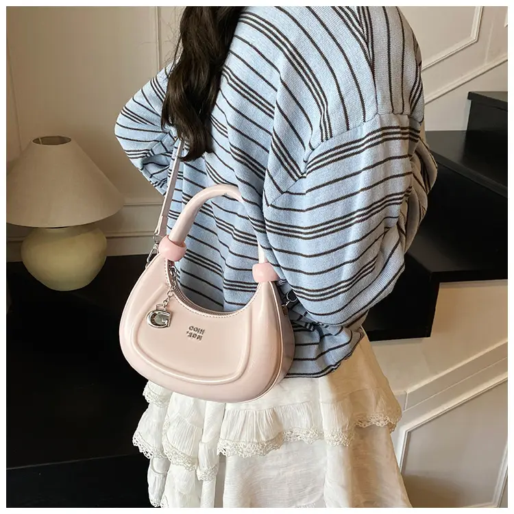 Red Retro Shoulder Bag for Women 2025 — feature 11