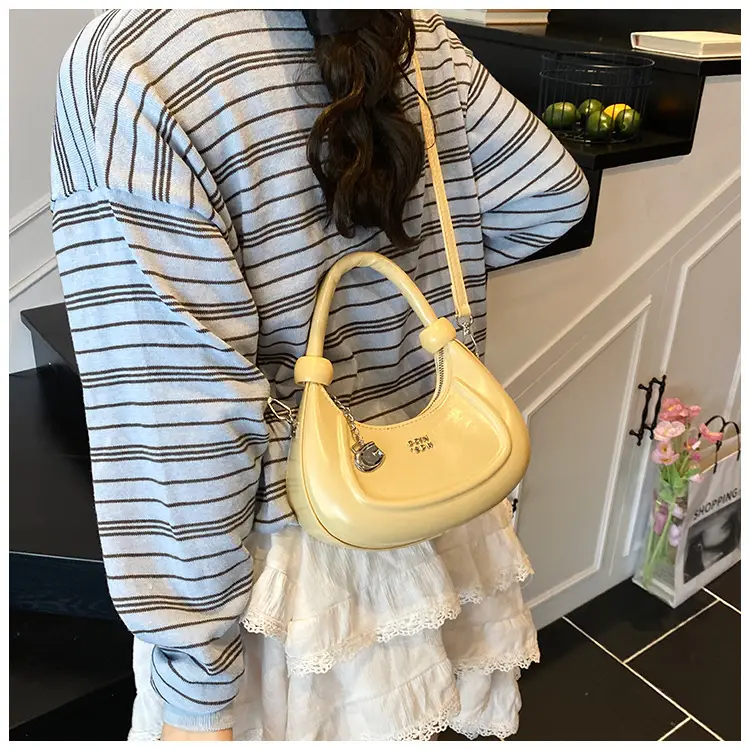 Red Retro Shoulder Bag for Women 2025 — feature 14