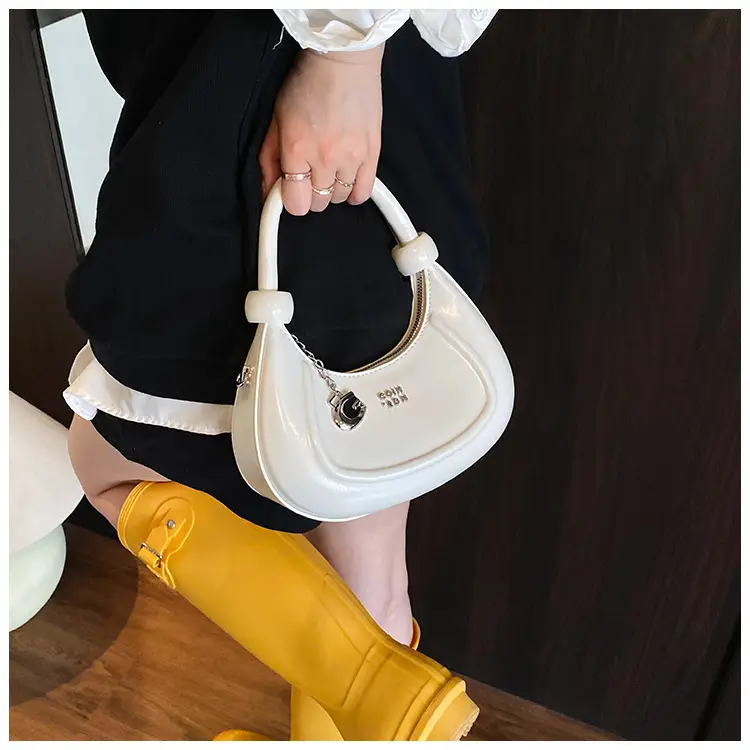 Red Retro Shoulder Bag for Women 2025 — feature 15