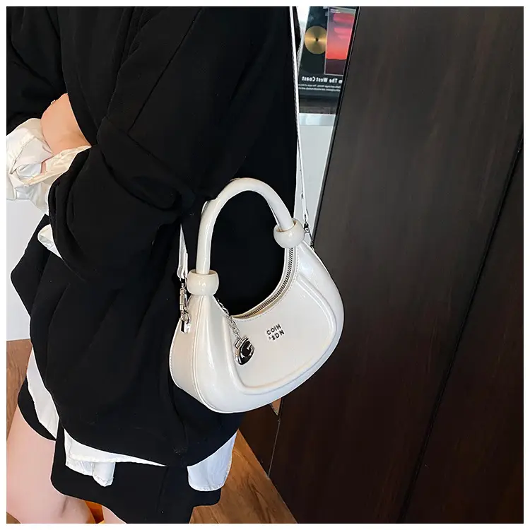 Red Retro Shoulder Bag for Women 2025 — feature 16