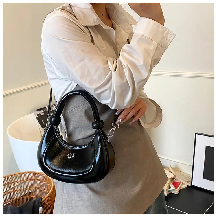 Red Retro Shoulder Bag for Women 2025 — feature 23
