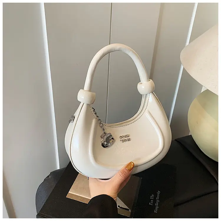 Red Retro Shoulder Bag for Women 2025 — feature 30