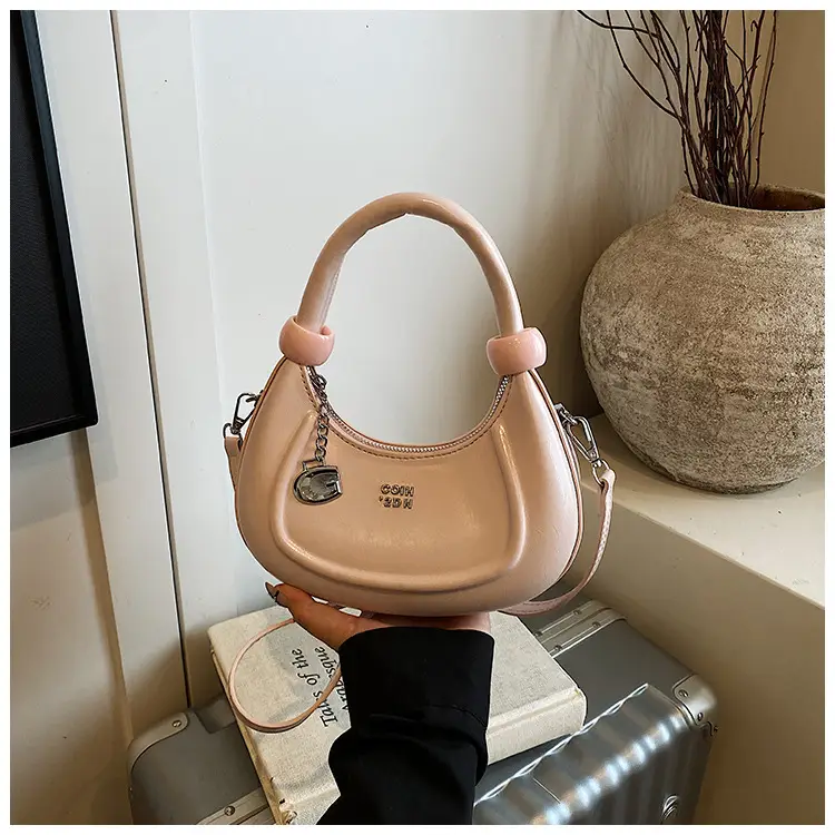 Red Retro Shoulder Bag for Women 2025 — feature 31