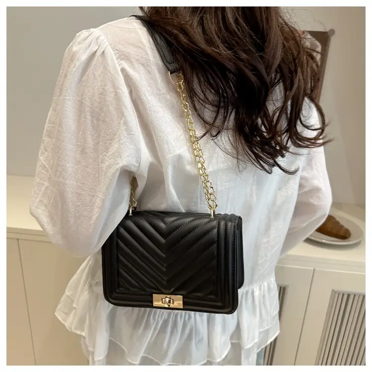 Black Quilted Chain Shoulder Bag for Women 2025 — feature 12