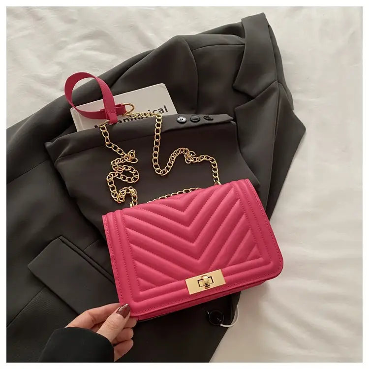 Black Quilted Chain Shoulder Bag for Women 2025 — feature 19