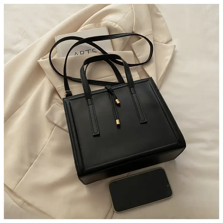 Black Vertical Large-Capacity Women's Shoulder Bag — feature 18