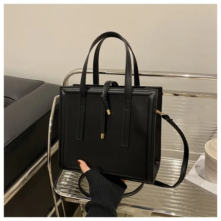 Black Vertical Large-Capacity Women's Shoulder Bag — feature 19