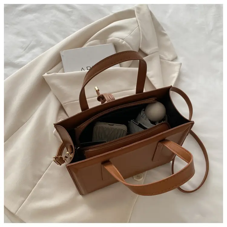 Black Vertical Large-Capacity Women's Shoulder Bag — feature 31