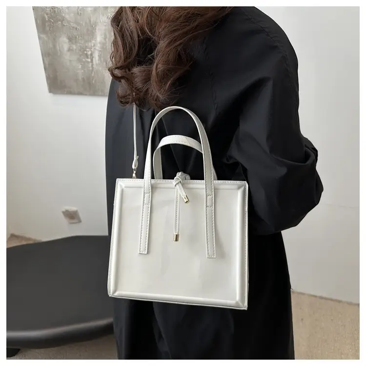 Black Vertical Large-Capacity Women's Shoulder Bag — feature 37