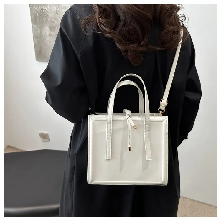 Black Vertical Large-Capacity Women's Shoulder Bag — feature 38