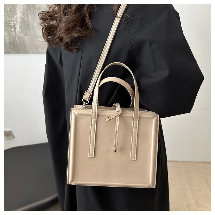 Black Vertical Large-Capacity Women's Shoulder Bag — feature 40
