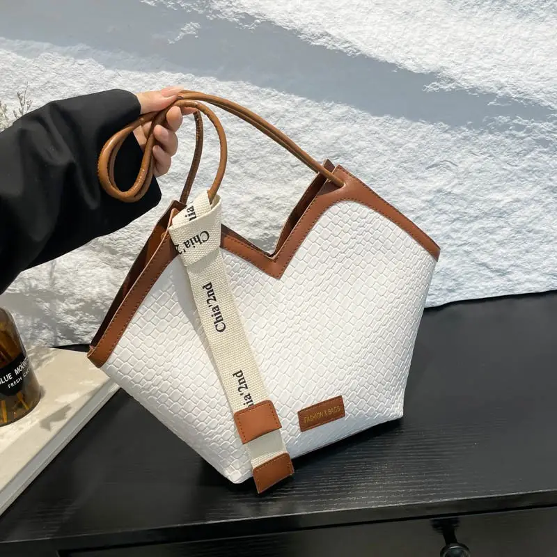 Women's Retro Woven Shoulder Bag Black White Gold - Image 7