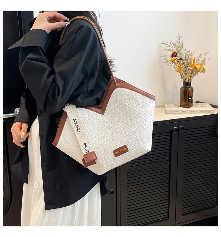 Women's Retro Woven Shoulder Bag Black White Gold — feature 11