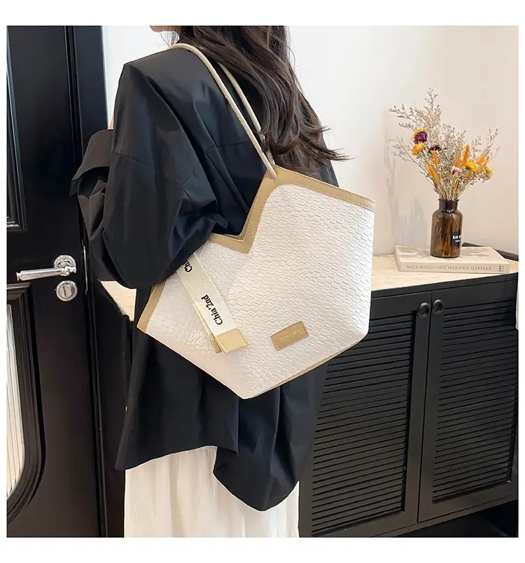 Women's Retro Woven Shoulder Bag Black White Gold — feature 14