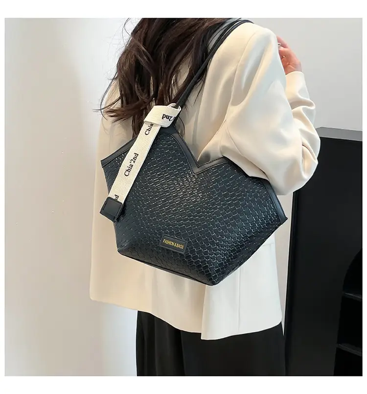 Women's Retro Woven Shoulder Bag Black White Gold — feature 16